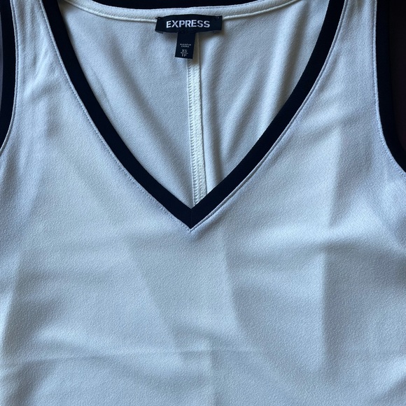 Express V Neck Tank - Picture 3 of 3